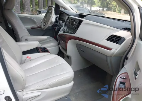 2011 Toyota Sienna Xle V6 из США, поврежденный, VIN 5TDYK3DC1BS155711